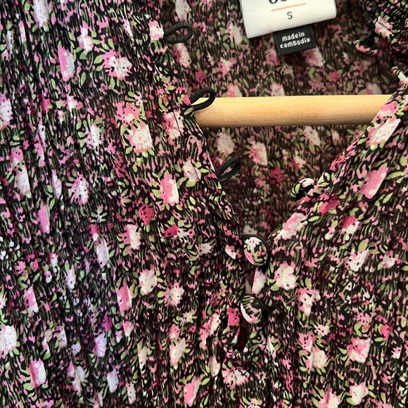 ✨NWOT✨ CAbi Knife Pleat Blouse - Sz S - Picture 6 of 8